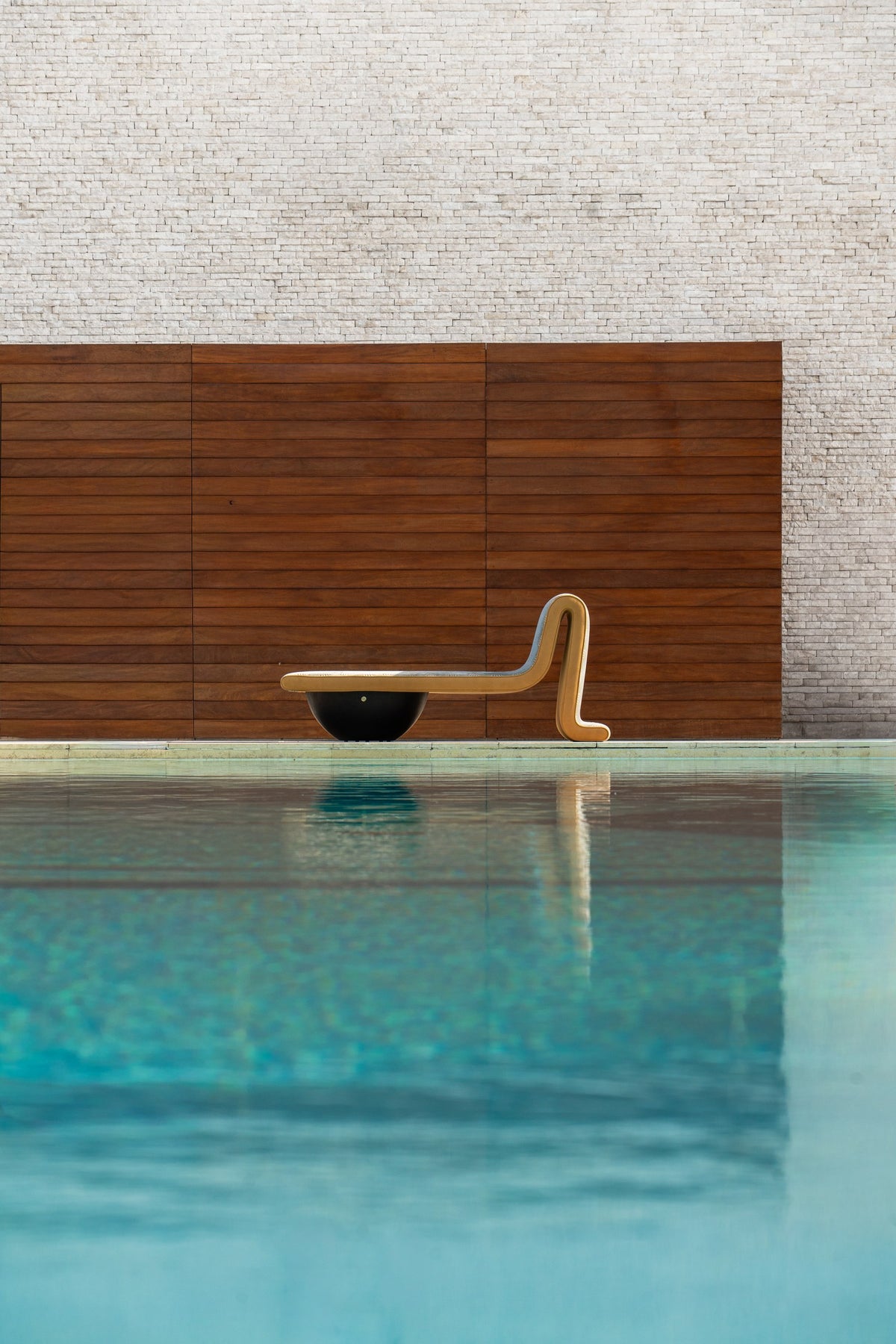 Lacuna daybed in green, poolside